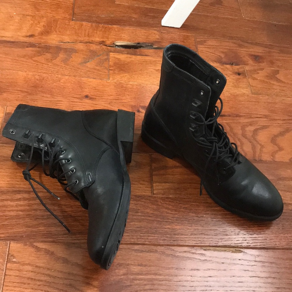 Ariat Western Lacer Ankle Boots (price negotiable)
